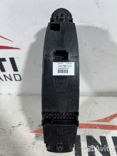 Блок кнопок стеклоподъёмника Nissan Patrol Y62