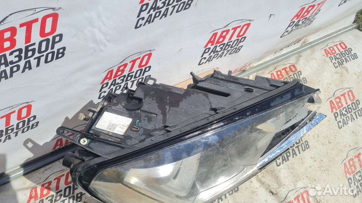 Фара правая Volkswagen Touareg 2