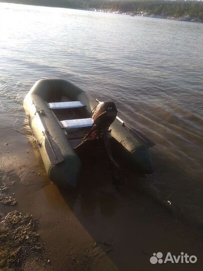 Лодка с мотром
