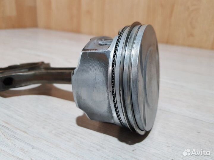 Поршень с шатуном Ford Maverick AJ 2003