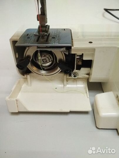 Швейная машина Janome