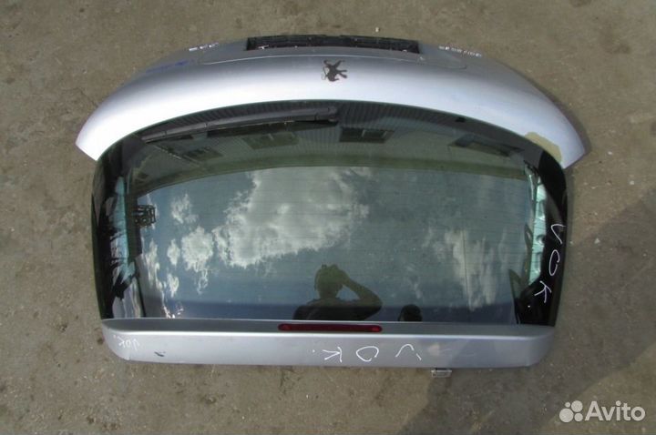 Крышка багажника Peugeot 207