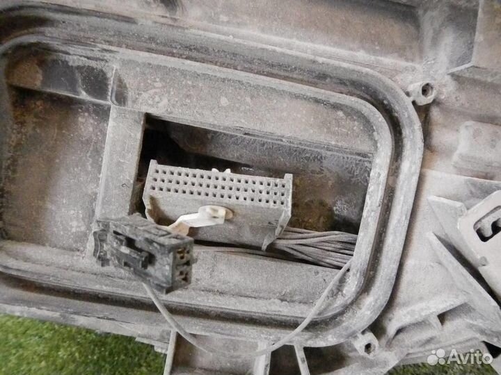 Фара левая Mercedes-Benz B-Class