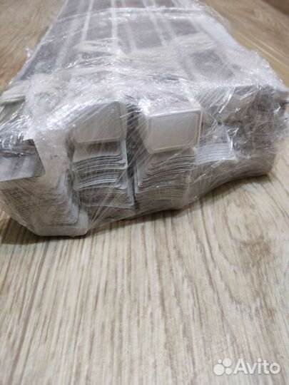 Жалюзи горизонтальные на пластиковое окно