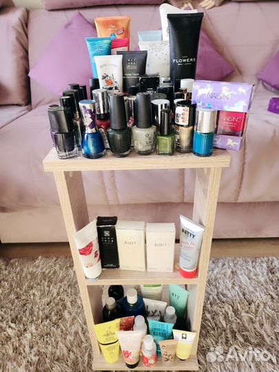 Лак для ногтей, крем для рук и тела