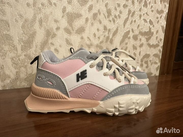 Кроссовки для девочки новые 25 размер