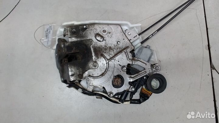 Замок двери Toyota Sienna 3, 2013