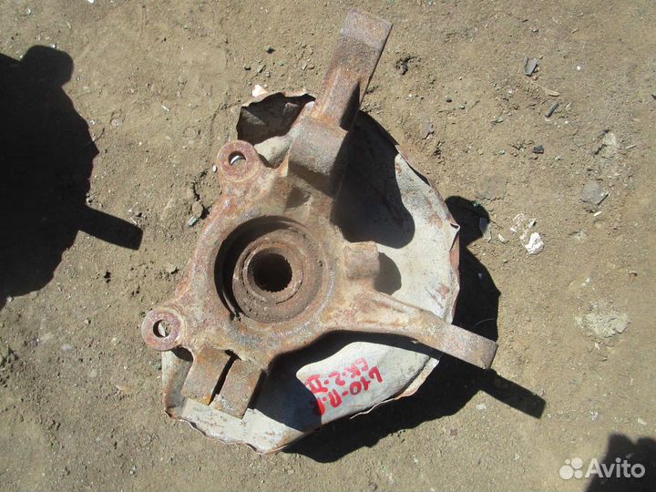 Кулак правый Mitsubishi Lancer 10