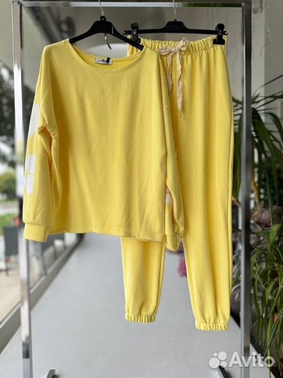 Костюм спортивный. Италия. Новый