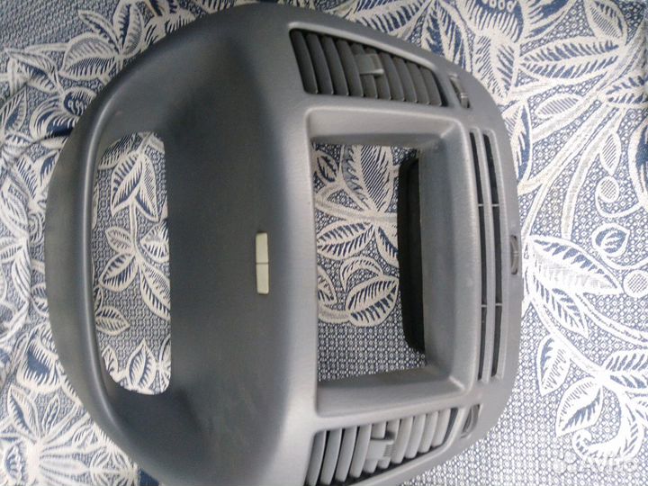 Консоль магнитолы,часы Toyota Nadia,ручки, накладк