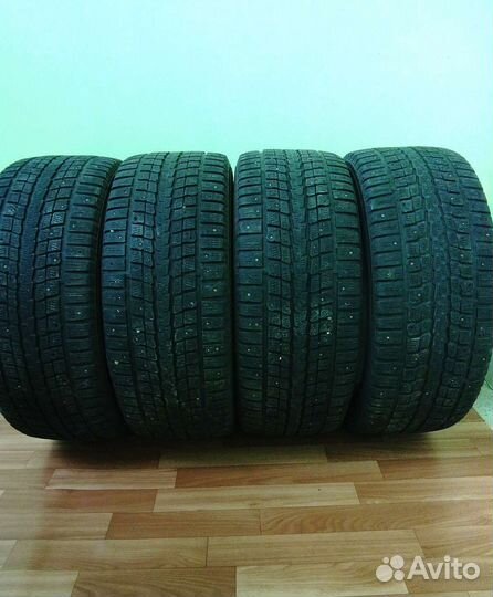 Dunlop SP Winter Ice 01 215/55 R16