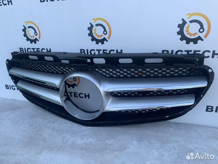 Решетка радиатора Mercedes A2128850822