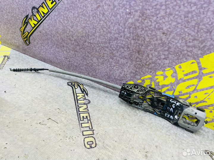 Кронштейн ручки двери передней левой Skoda Yeti