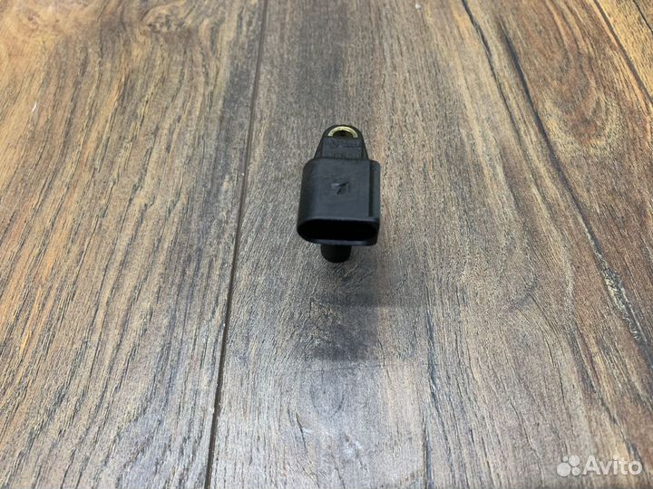 Audi A3 8P Датчик положения распредвала