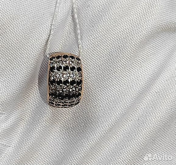 Золотая подвеска с фианитом