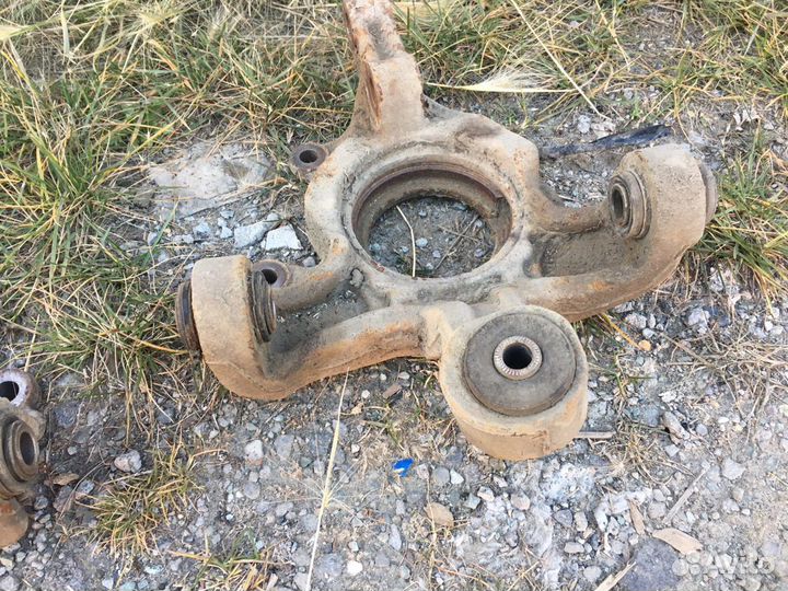 Кулак заний toyota highlander 2013 г