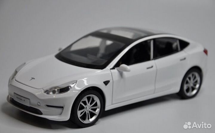 Модель автомобиля Tesla Model 3