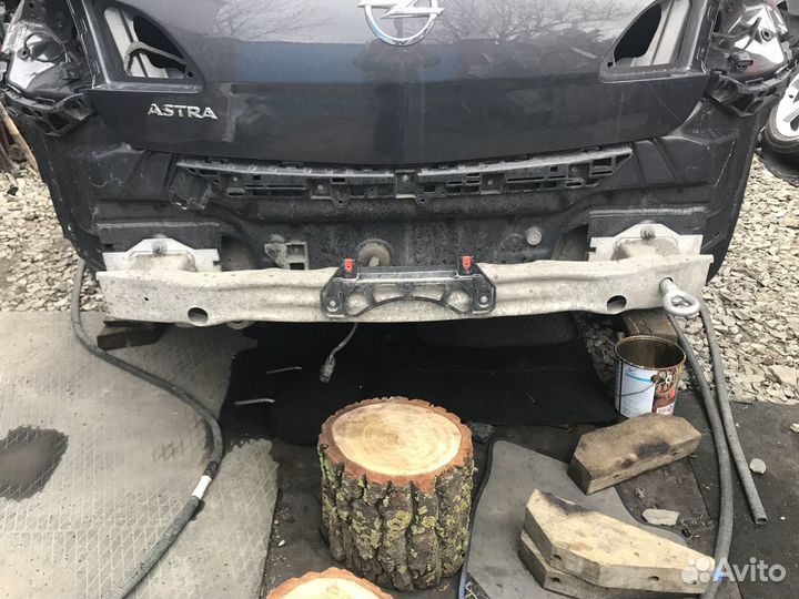 Задний усилитель бампера на опель астра J