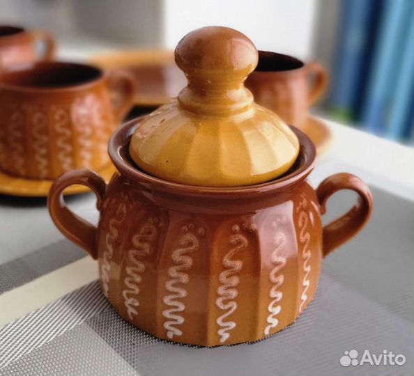 Набор столовой посуды. Чайный сервиз глиняный