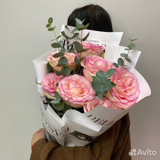 Букет розы и эвкалипт