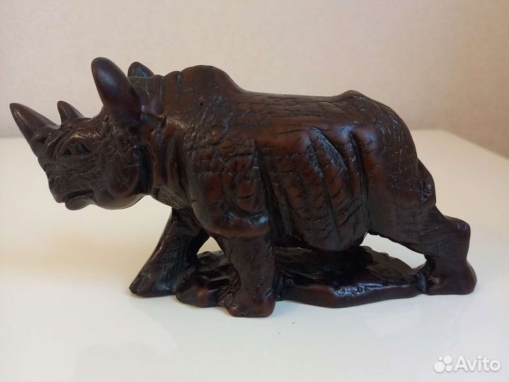 Статуэтка носорог