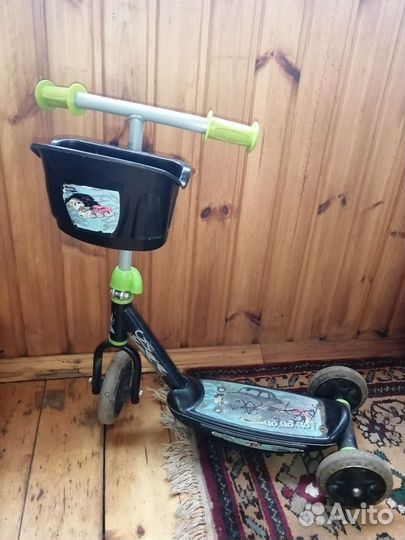 Самокат трёхколёсный