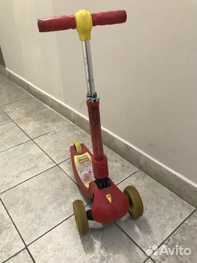 Продам трехколёсный самокат