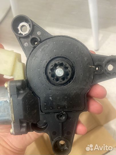 Моторчик стеклоподьемника водительской двери w639