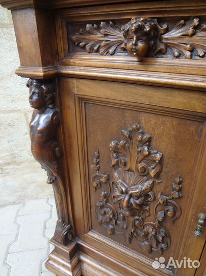 Пара тумбочек с херувимами и чертями. Франция