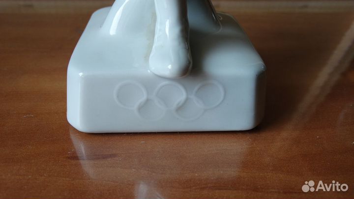 Фарфоровая фигура