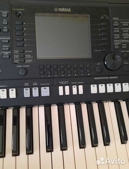 Yamaha PSR S750