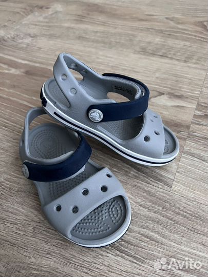 Сандалии crocs 23