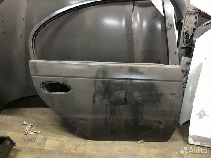 Продам дверь задняя правая тойота авенсис