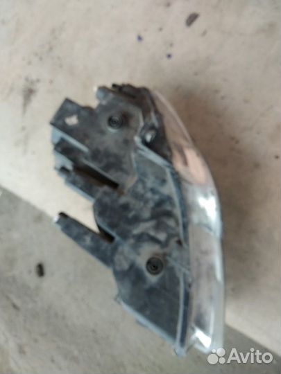 Фара Volkswagen Passat B6