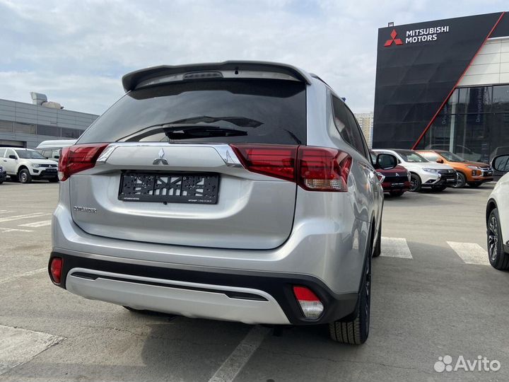 Mitsubishi Outlander 2.0 CVT, 2022