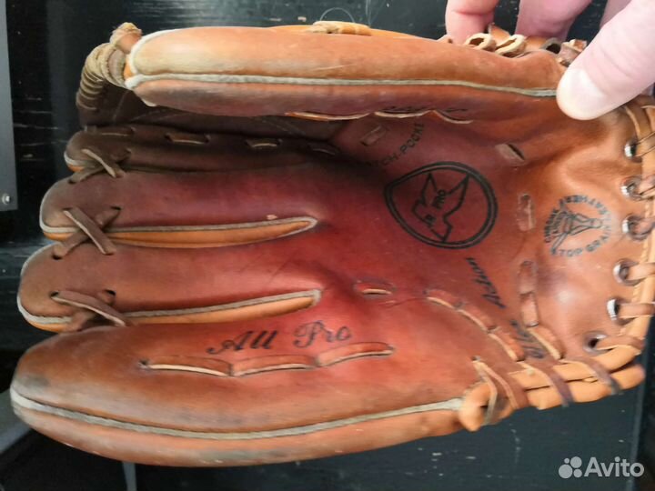 Бейсбольная перчатка