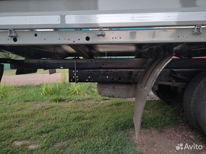 Isuzu NQR75 с КМУ, 2010