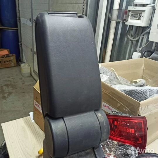 Подлокотник nissan tiida