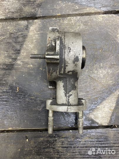 Кронштейн бензонасоса трамблера ваз ока 1111