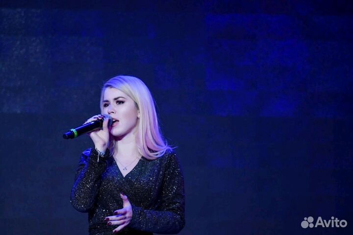 Певица Holy Ariel. Шоу
