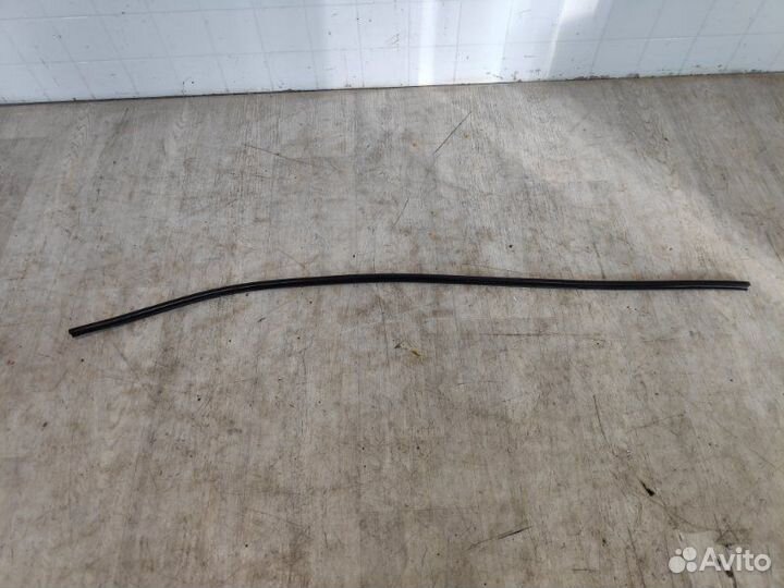 Молдинг лобового стекла Mitsubishi Pajero Sport 2