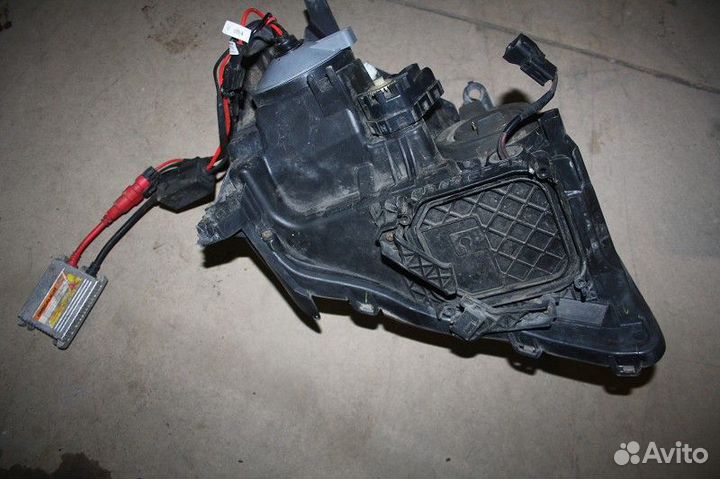 Фара левая toyota avensis II 2003-2008