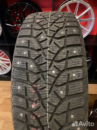 Bridgestone Blizzak Spike-02 215/50 R17 91T