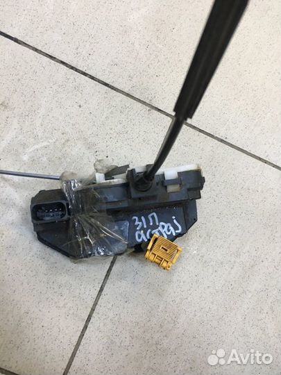 Замок дверной задний правый Opel Astra J