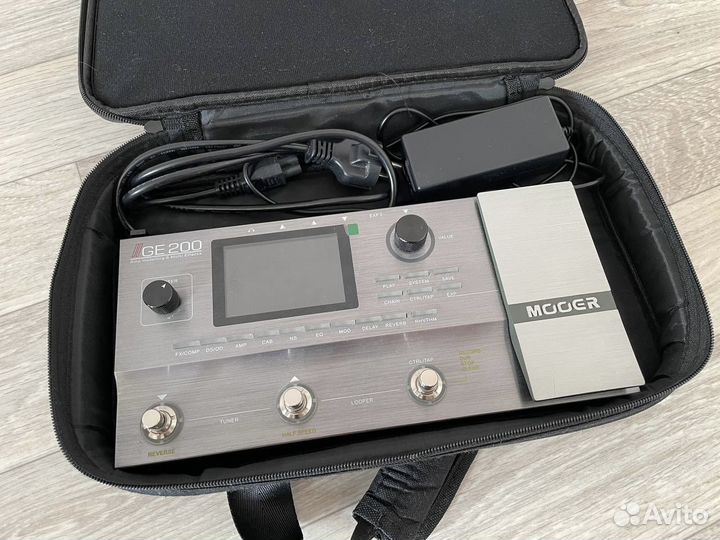 Гитарный процессор mooer GE200 (аудиоинтерфейс)