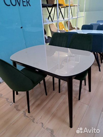 Стол стеклянный