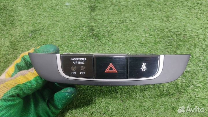 Кнопка аварийной сигнализации Hyundai IX35 2011