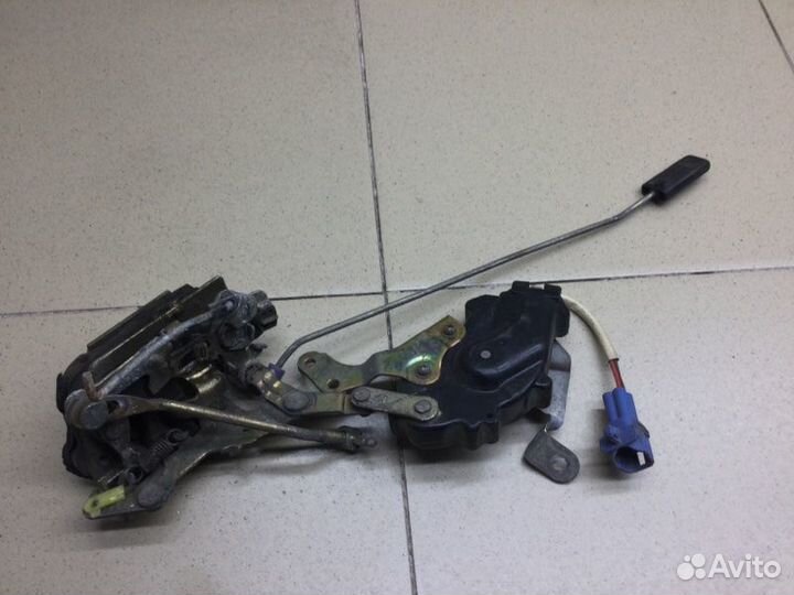 Замок двери передней левой передний левый Toyota