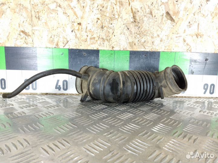 Патрубок воздушного фильтра Mitsubishi Carisma 200