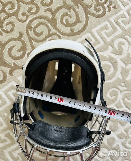 Хоккейный шлем